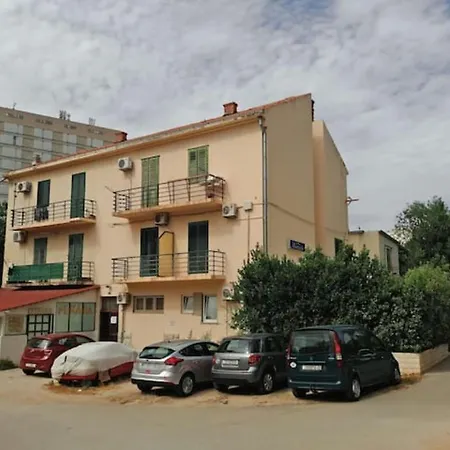 Niva Apartment